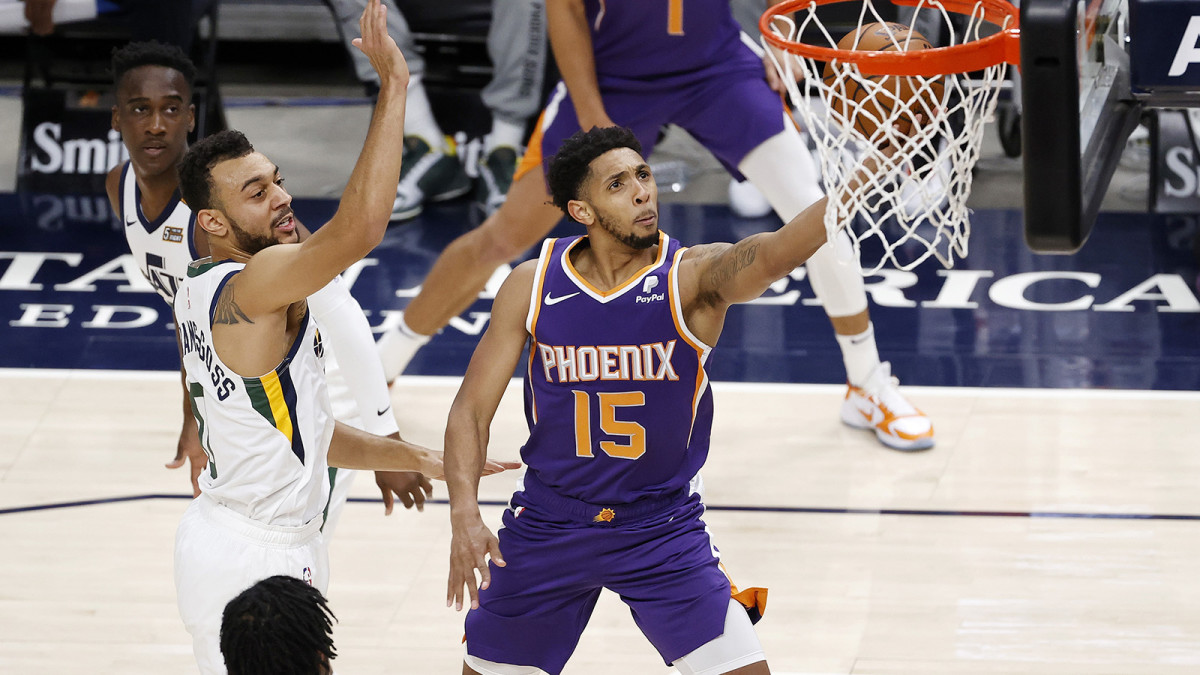 Phoenix Suns guard Cameron Payne drives to the hoop against Utah Jazz